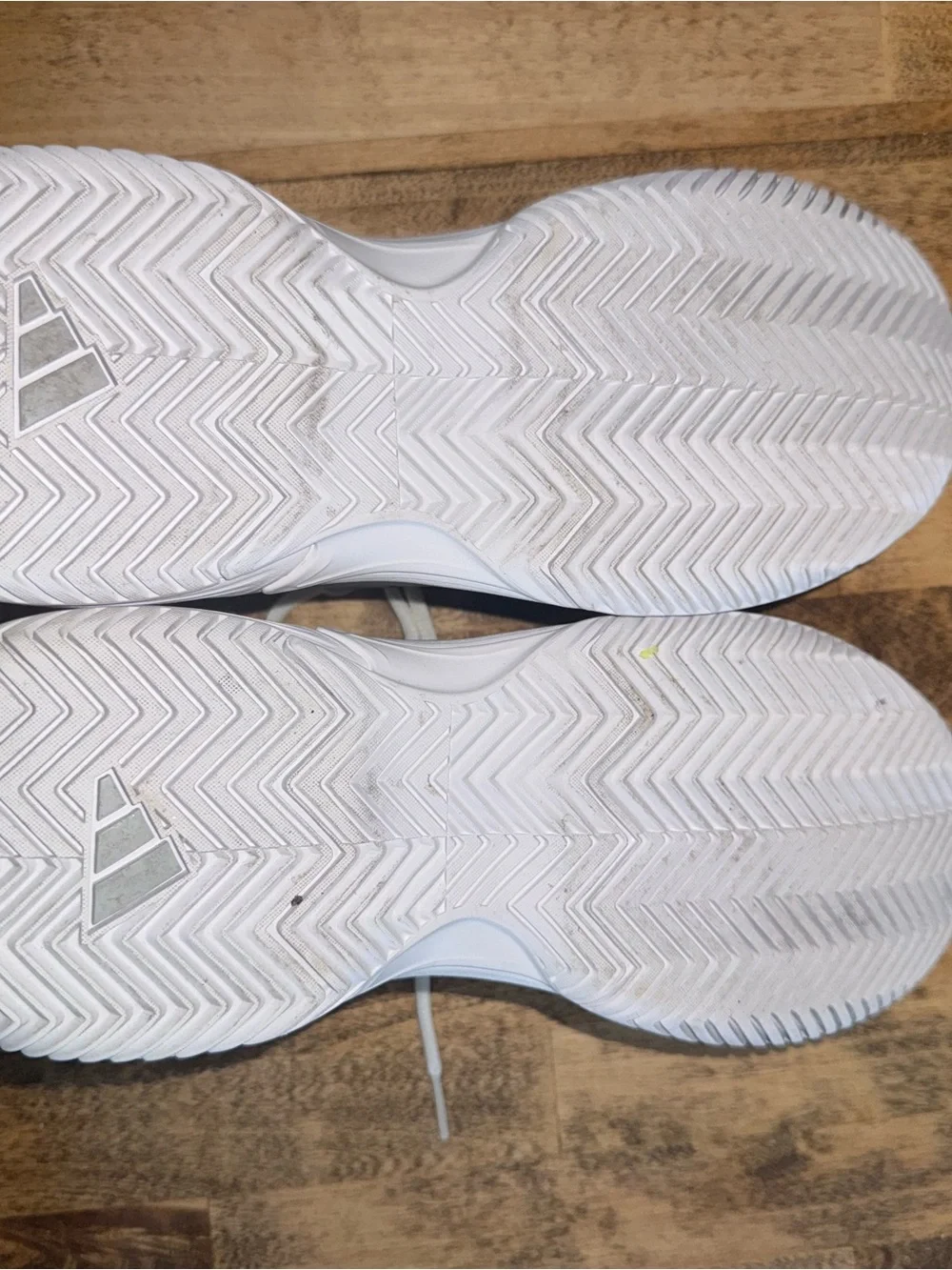 Adidas Women's game court 2 size 7.5